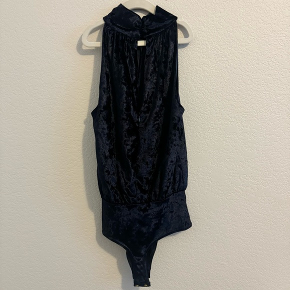 CENTRAL PARK WEST REVOLVE Ocean Drive Velvet Keyhole Bodysuit Midnight N… - Picture 9 of 14